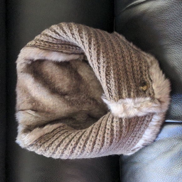 NWOT 🧣Reversible faux fur scarf - Picture 6 of 8